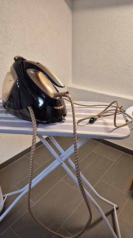 Ferri da stiro: Dampfbügelstation Philips PerfectCare Elite Plus – Usato da Baden venduto da swissness85 4