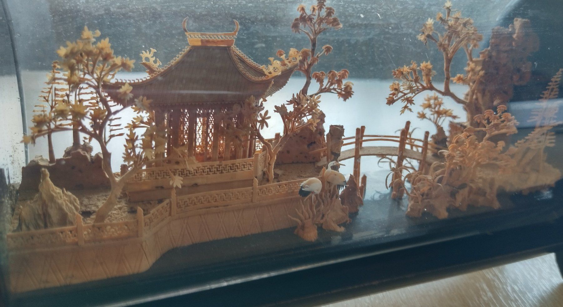 Tutte le decorazioni: Chines. Korkdiorama / Korkschnitzerei im Glaskasten – Usato da Jona venduto da Argus36 1