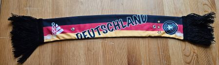 Kleiner Deutschland Schal mit Scheibenbefestigung Fussball