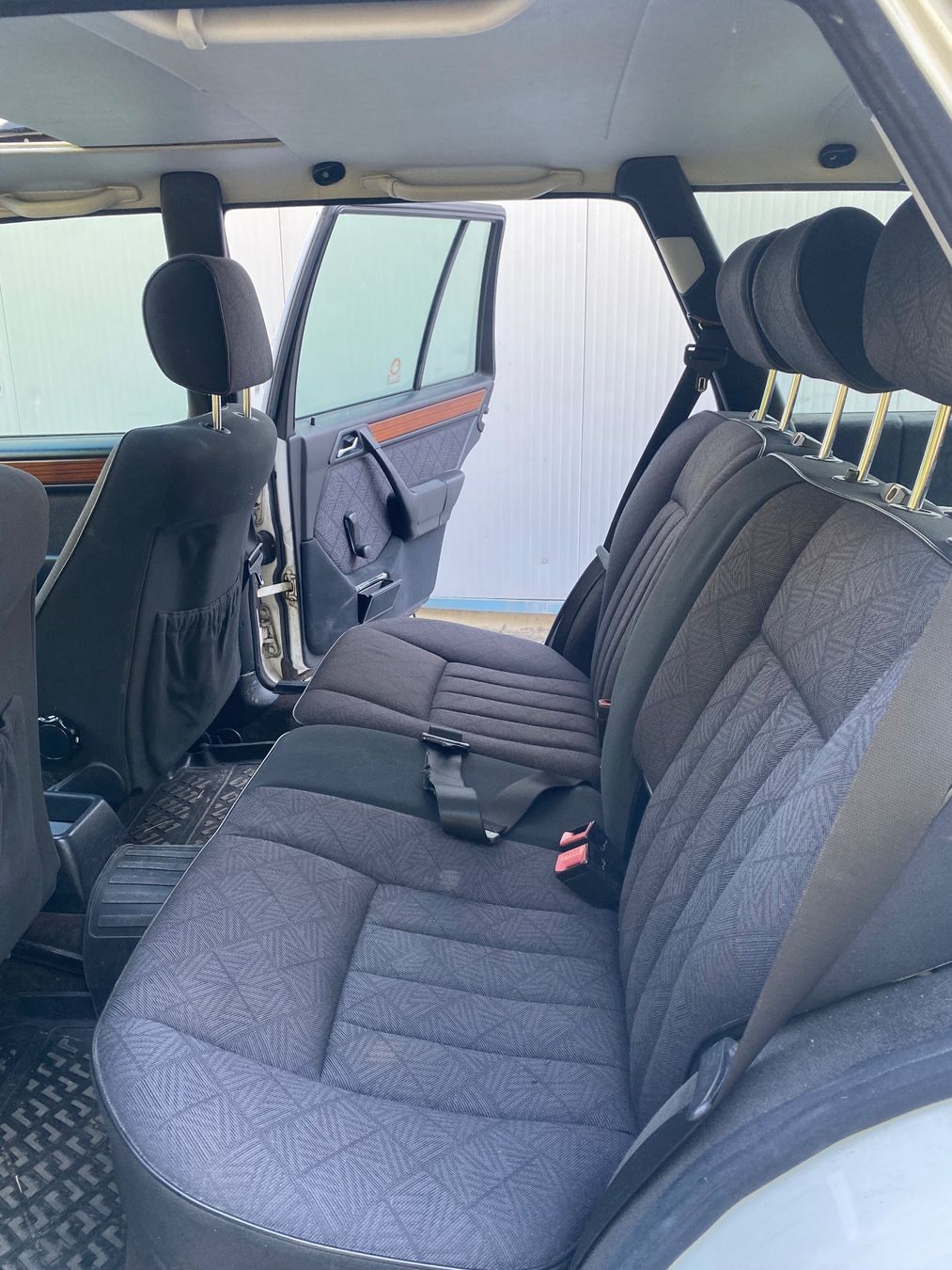 Mercedes-Benz Automobili: Mercedes-Benz 200TE W124 1994 – Difettoso da Chamoson venduto da a_laroyale 5