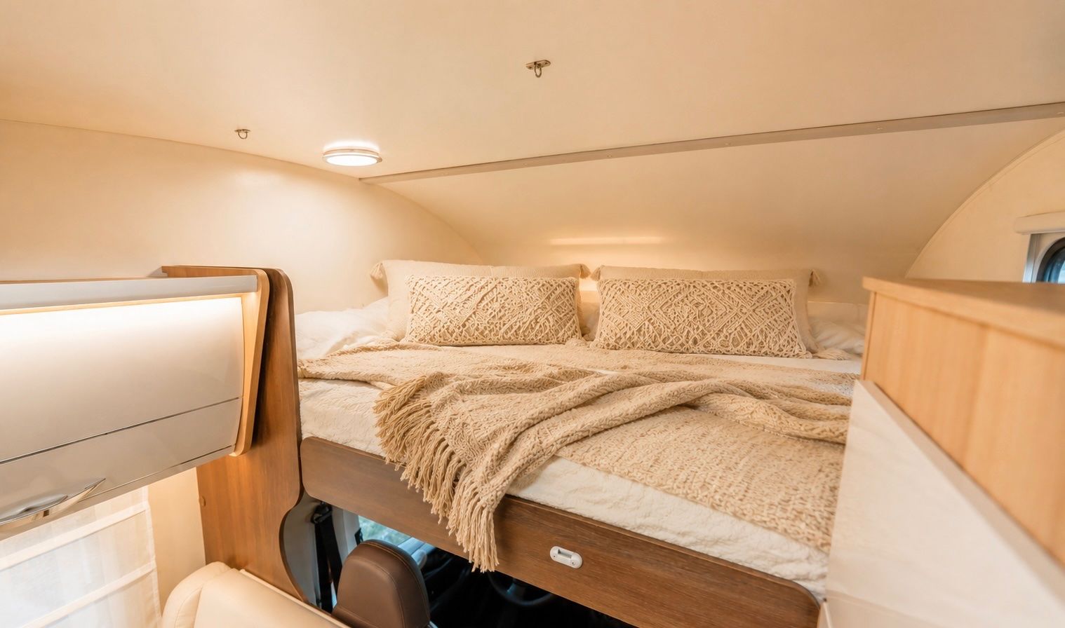 Véhicules de camping: Wohnmobil zu vermieten 6 Plätzer – D'occasion à Aeschiried par Camperfeeling 3