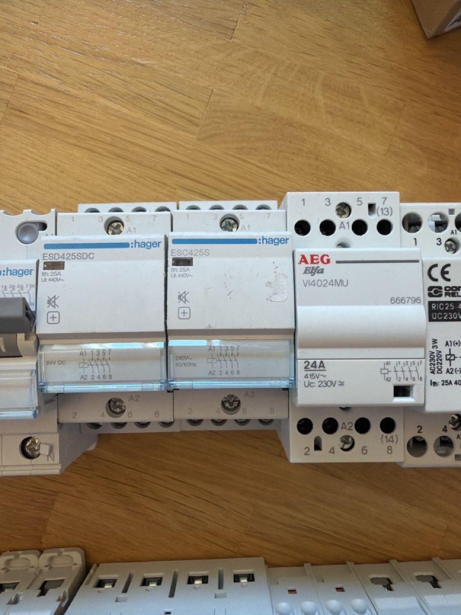 Hager Stromzufuhr: Diverses Elektromaterial – Gebraucht aus Steffisburg von gia_5gkm 5