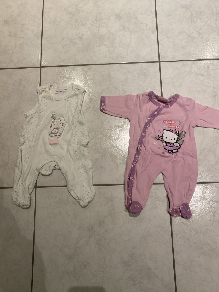 Lotti & Set di vestiti: 2 süsse Mädchen Strampler Gr. 50/56 – Usato da Haag (Rheintal) venduto da 2026Top