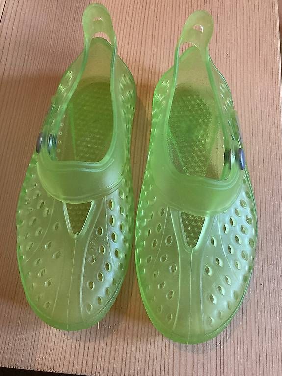 Scarpe per ragazzi: Badeschuhe Gr.27/28 – Usato da Brunnadern venduto da Bumlebee