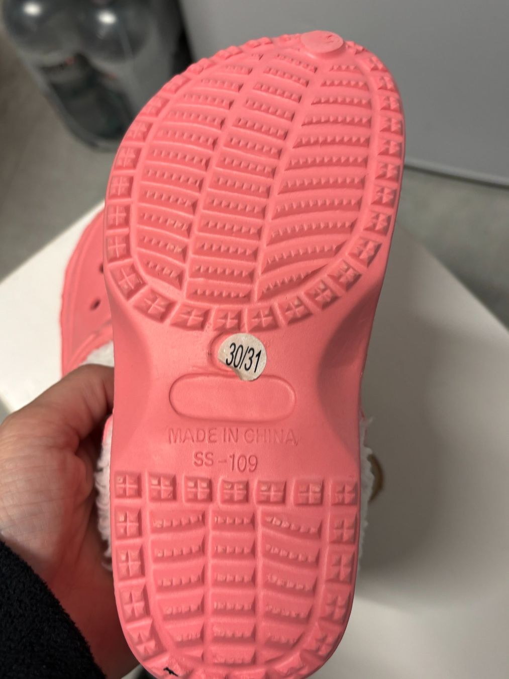 Scarpe per ragazze: Pantoufle fourrée 30 - 31 chaud neuf – Nuovo (secondo la descrizione) da Salvenach venduto da gwenwywar 1