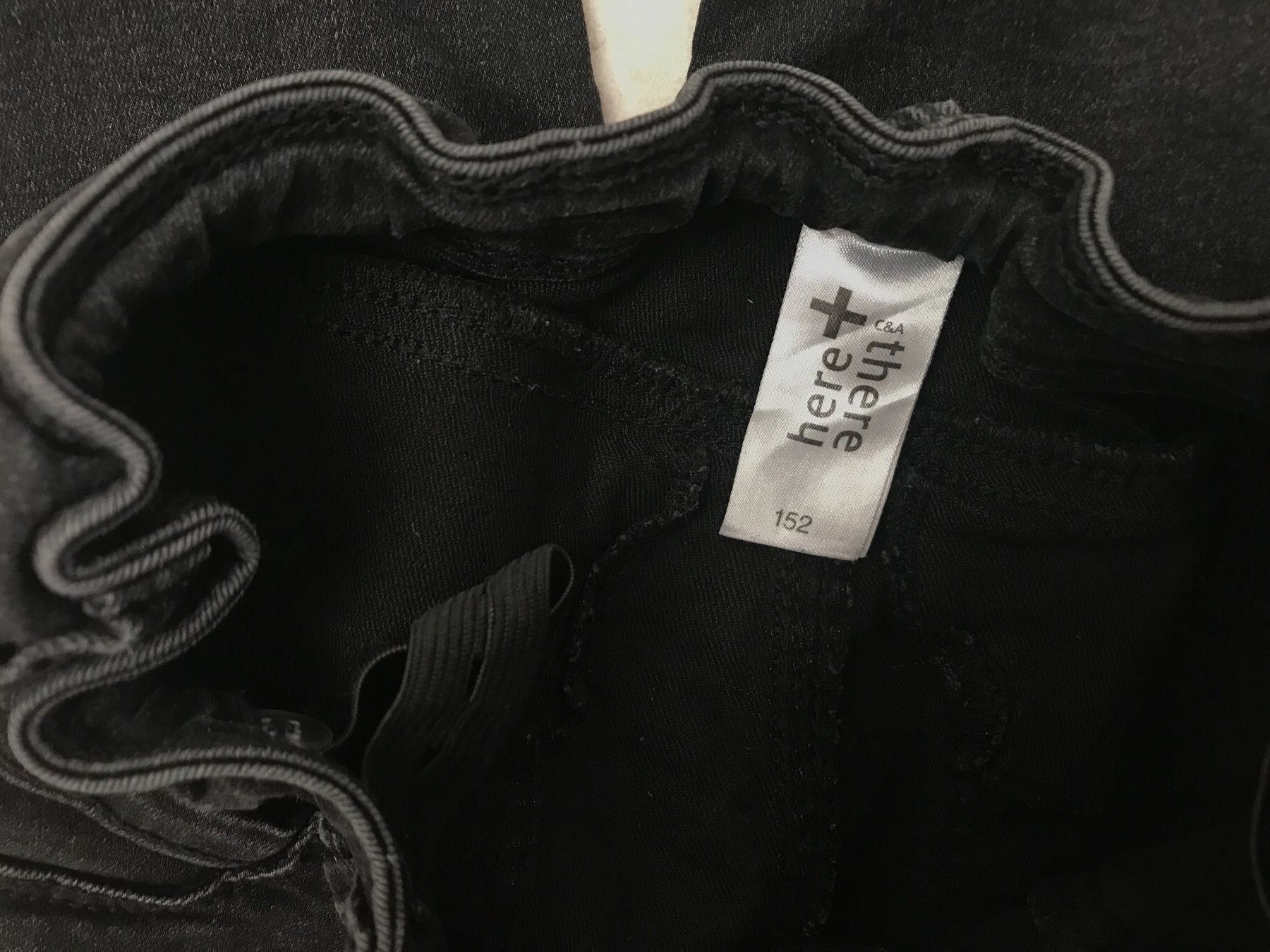 Hosen: Jeans Hose schwarz Gr.152 – Gebraucht aus Wädenswil von JJ15 2