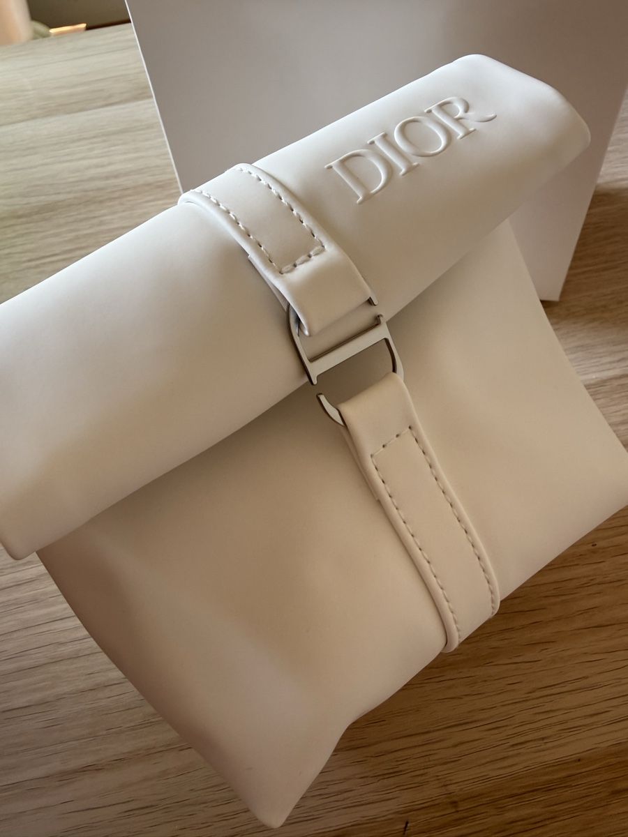 Dior Taschen: Dior White Pouch – Neu und originalverpackt aus Luzern von sas_r89l 1