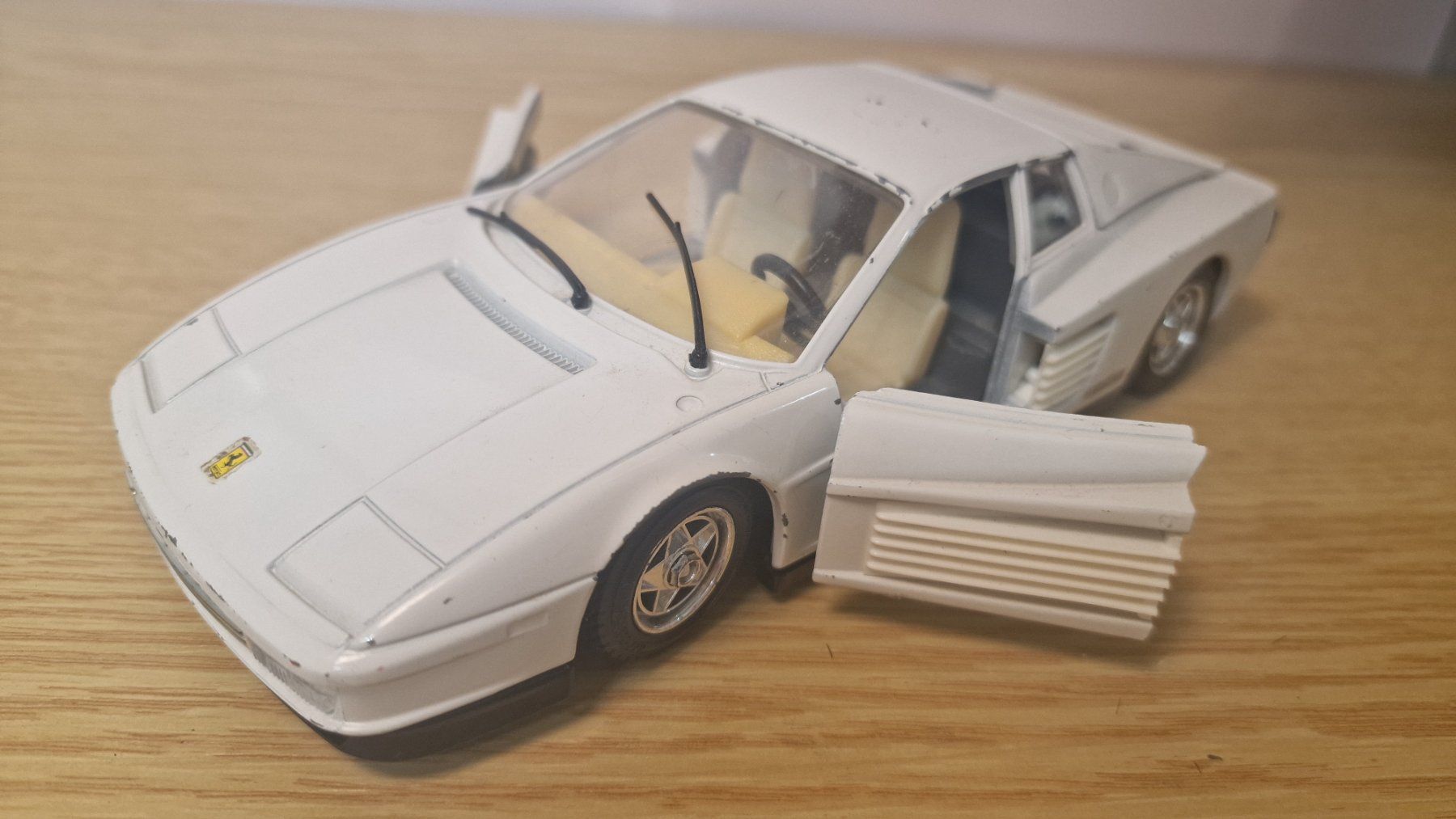 Bburago Voitures modèles: Modellauto 1/24, Ferrari Testarossa, 1984 – D'occasion à Weisslingen par and-lo73 1