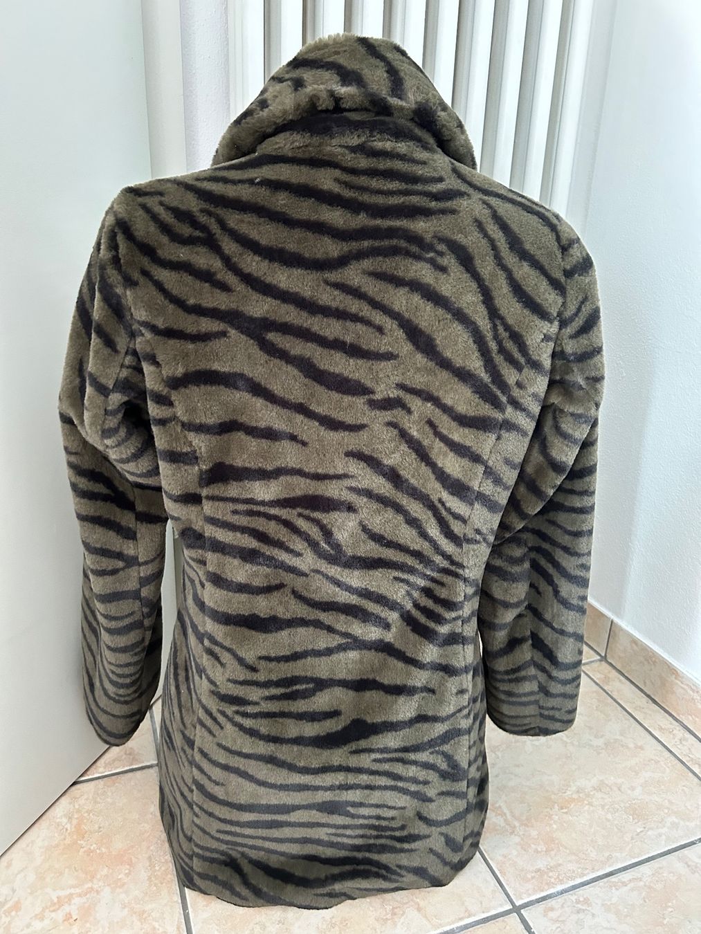 Guess Giacche: Giacca Guess XS – Usato da Cugnasco venduto da sd1520 1