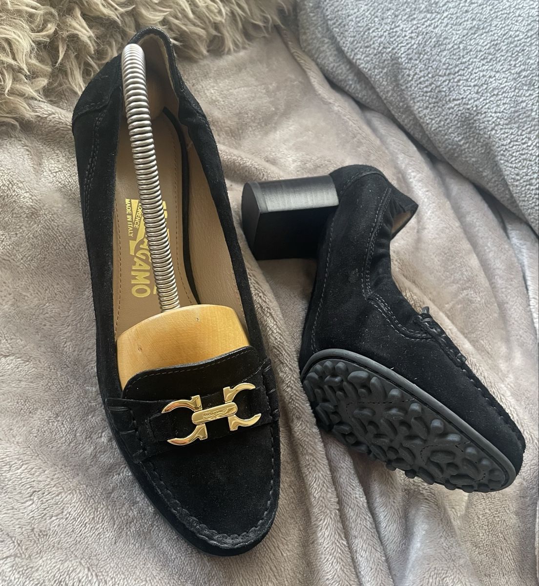Salvatore Ferragamo Scarpe da donna: Wunderschöne Wildlederschuhe von Ferragamo – Nuovo e nell'imballaggio originale da Zürich venduto da Caracol1998 1