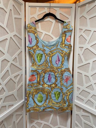 Robe en bleu et jaune doré
