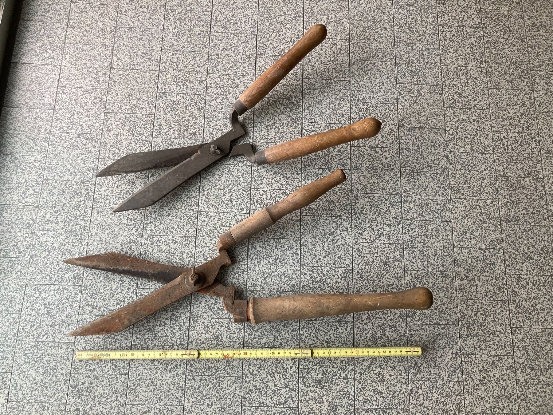 Tutti gli attrezzi: 2 antike Heckenscheren – Usato da Sargans venduto da Pacor 1
