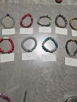 Bracelets à vendre. Livraison possible dans le monde entier.