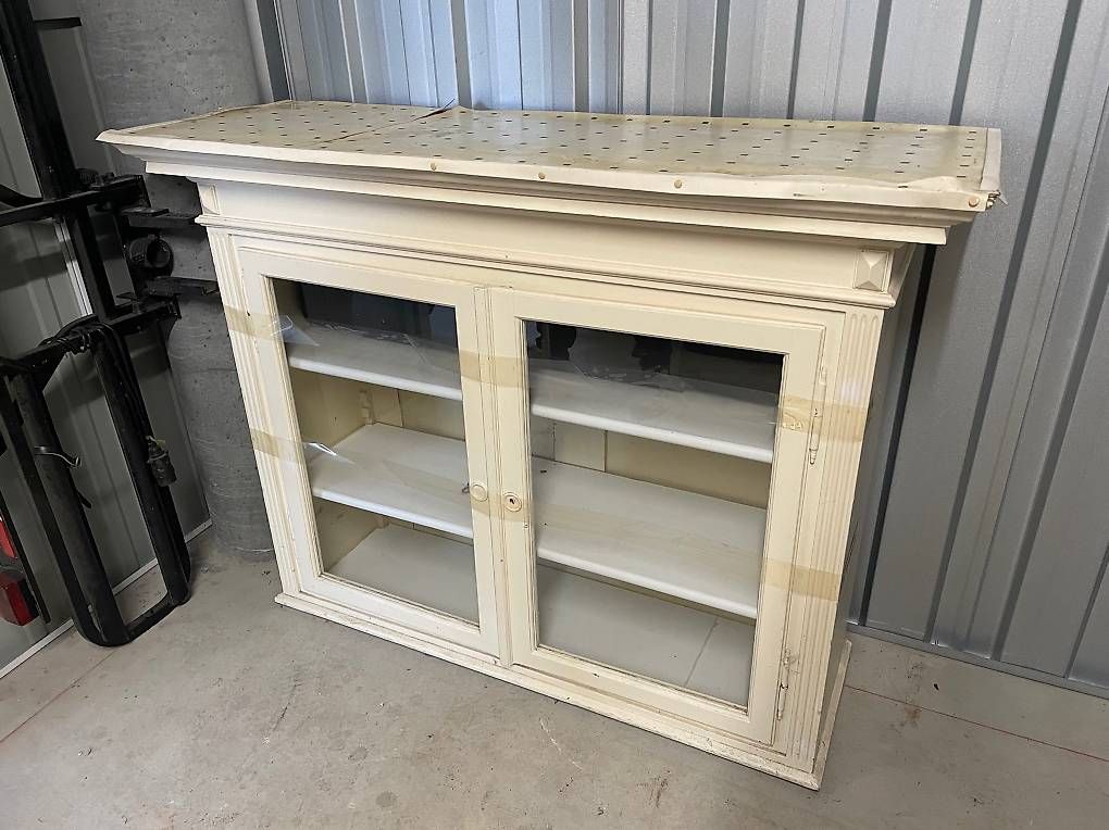 Vitrines: Sideboard/Aufsatz Vitrine mit 2 Glastüre – D'occasion à ¨Zürich par Evi08