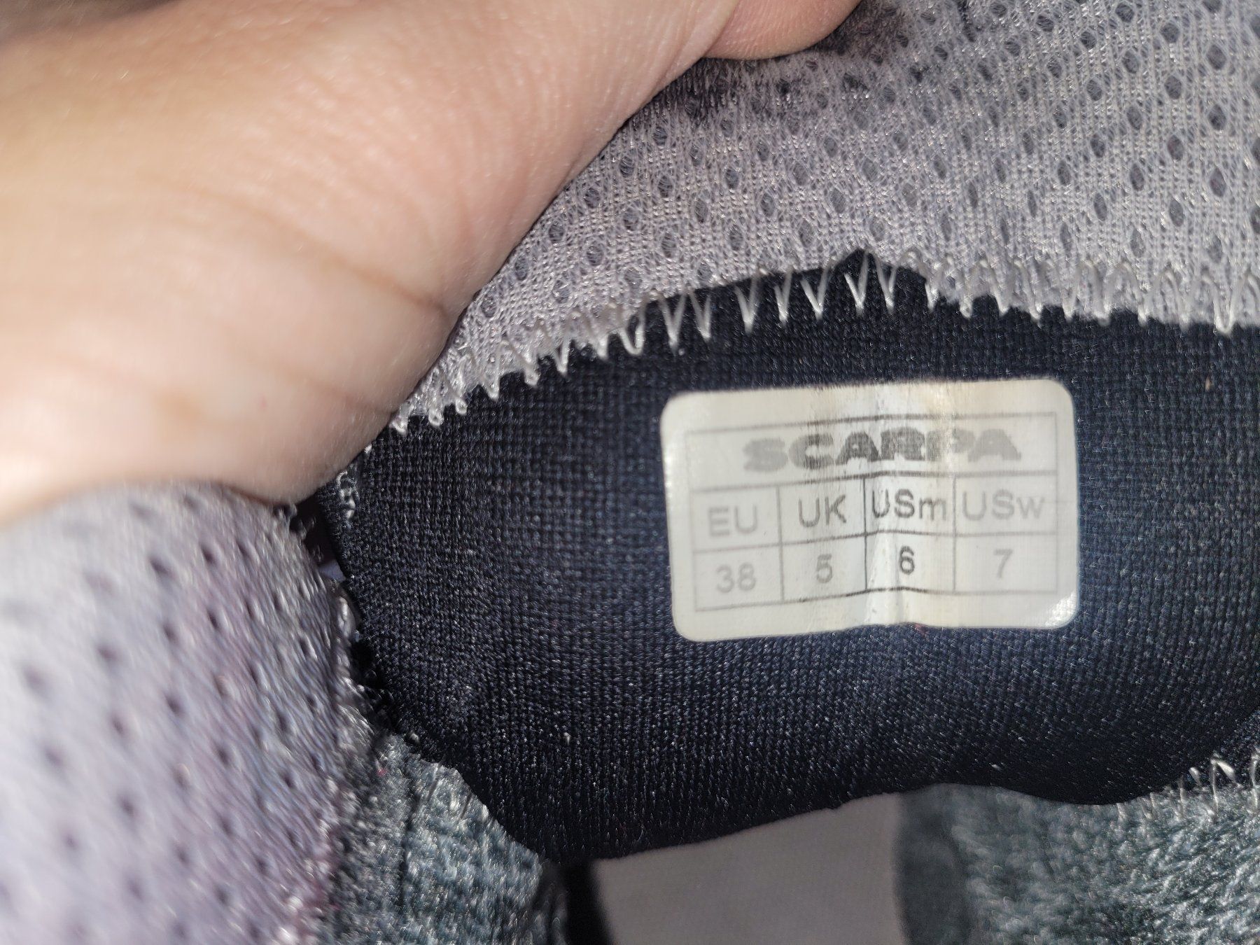 Scarpa Scarpe da donna: Wanderschuhe / Bergschuhe Scarpa Damen Gr. 38 – Usato da Uster venduto da Yayavanna 8