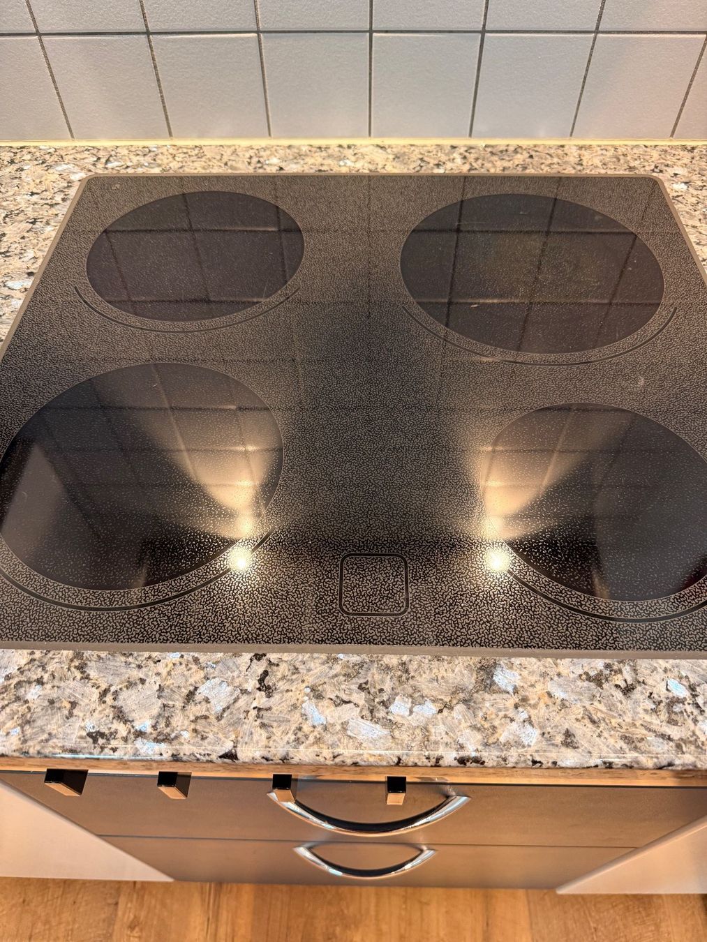 Cucine complete: Küche; Labrador Granit; Kochfeld – Usato da frutigen venduto da matthibo 4