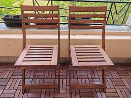 Table pliante et 4 chaises en bois massif et coussins