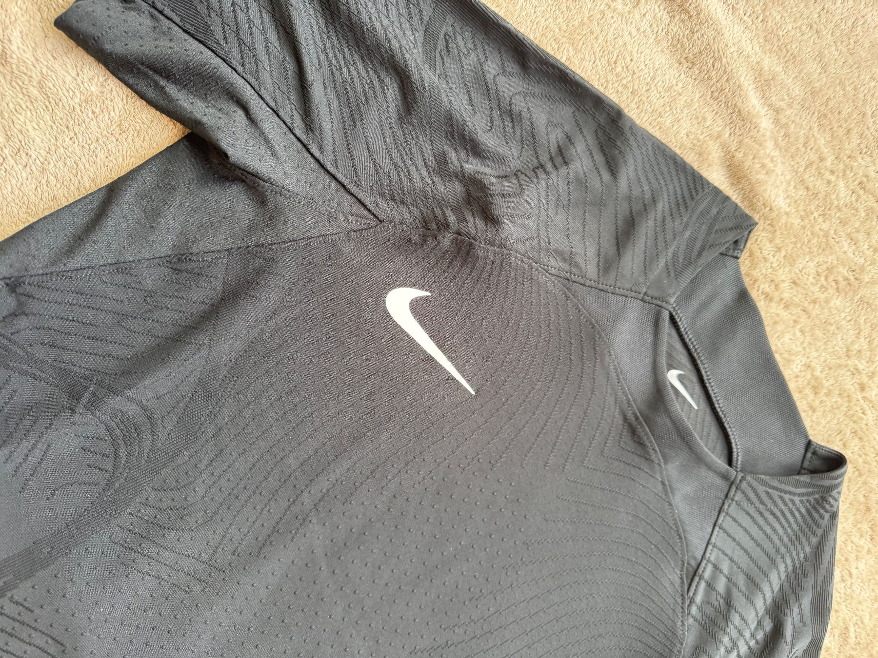 Nike T-shirt: Nike Performance – Nuovo e nell'imballaggio originale da Oftringen venduto da bmw_b8bm 1