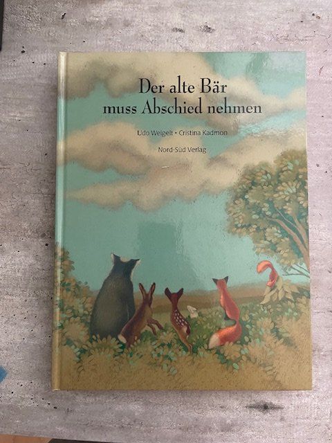Libri: Der alte Bär muss Abschied nehmen – Nuovo (secondo la descrizione) da Jona venduto da Mafari