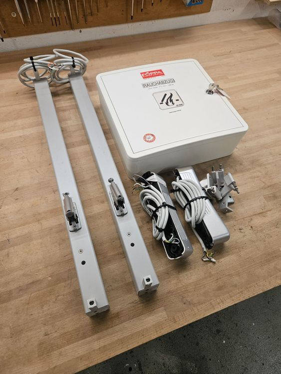 Automatischer Fensteröffner Mit WLAN, Fernbedienung Und Klapparm – 90° Öffnung, 200 N, Für Flügelfenster