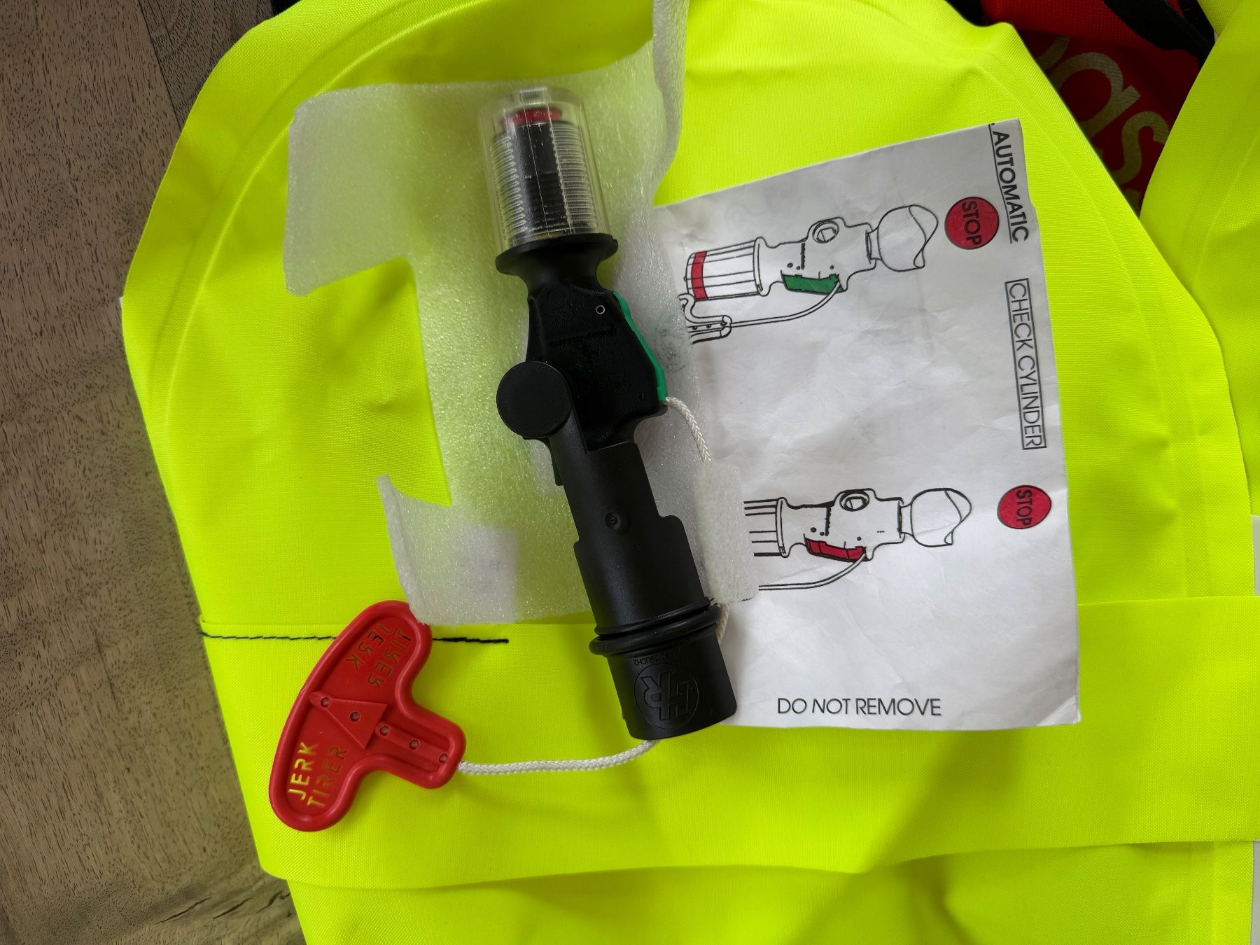 Giubbotti di salvataggio: Gilet de sauvetage – Nuovo (secondo la descrizione) da Biel/Bienne venduto da Philemon02 2