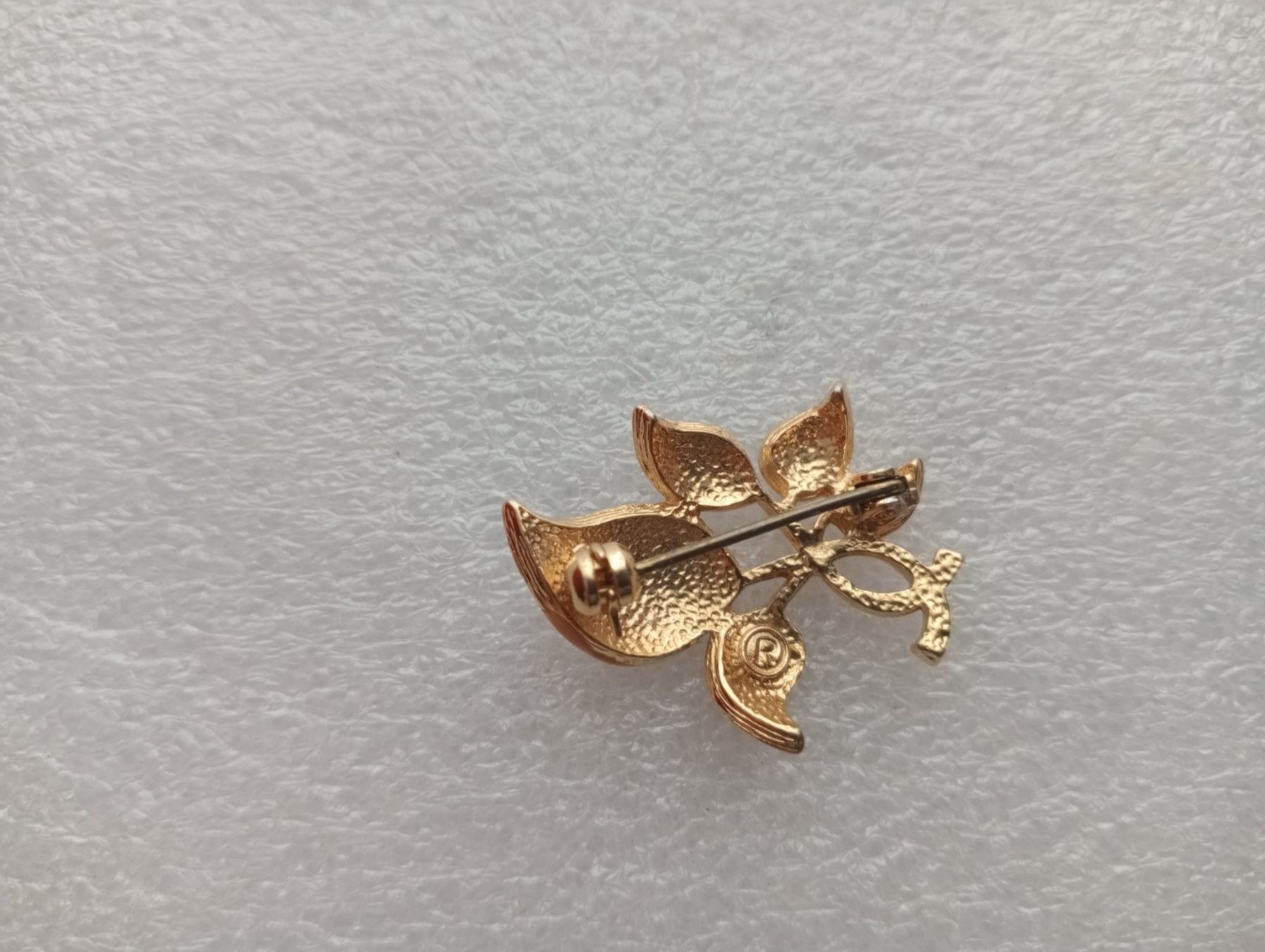 Broches & Aiguilles: Wunderschöne  Brosche mit schöne Stein, Gold Farbe – D'occasion à Zürich par sendbad 2