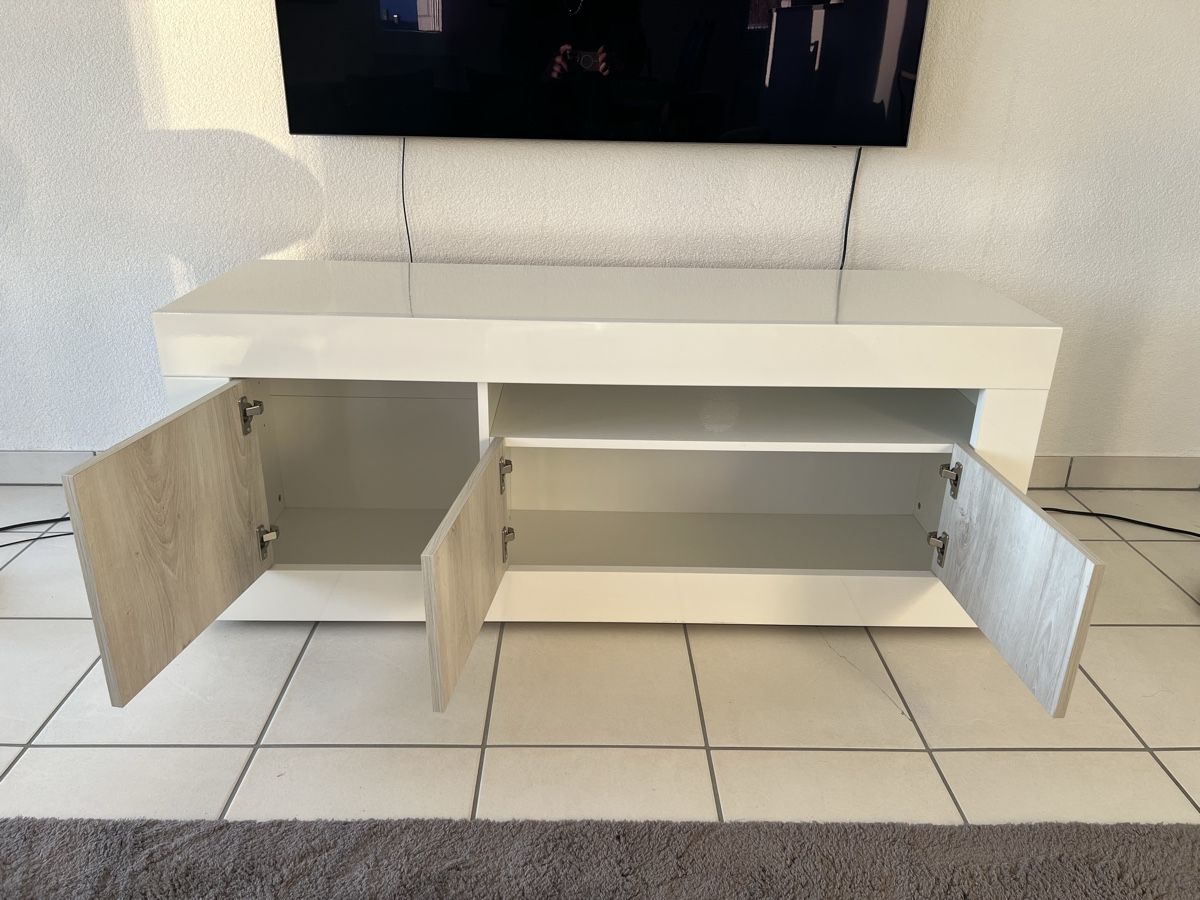 Mobili TV: Meuble TV moderne, blanc brillant, avec rangement caché! – Usato da Delémont venduto da YBroquet 1