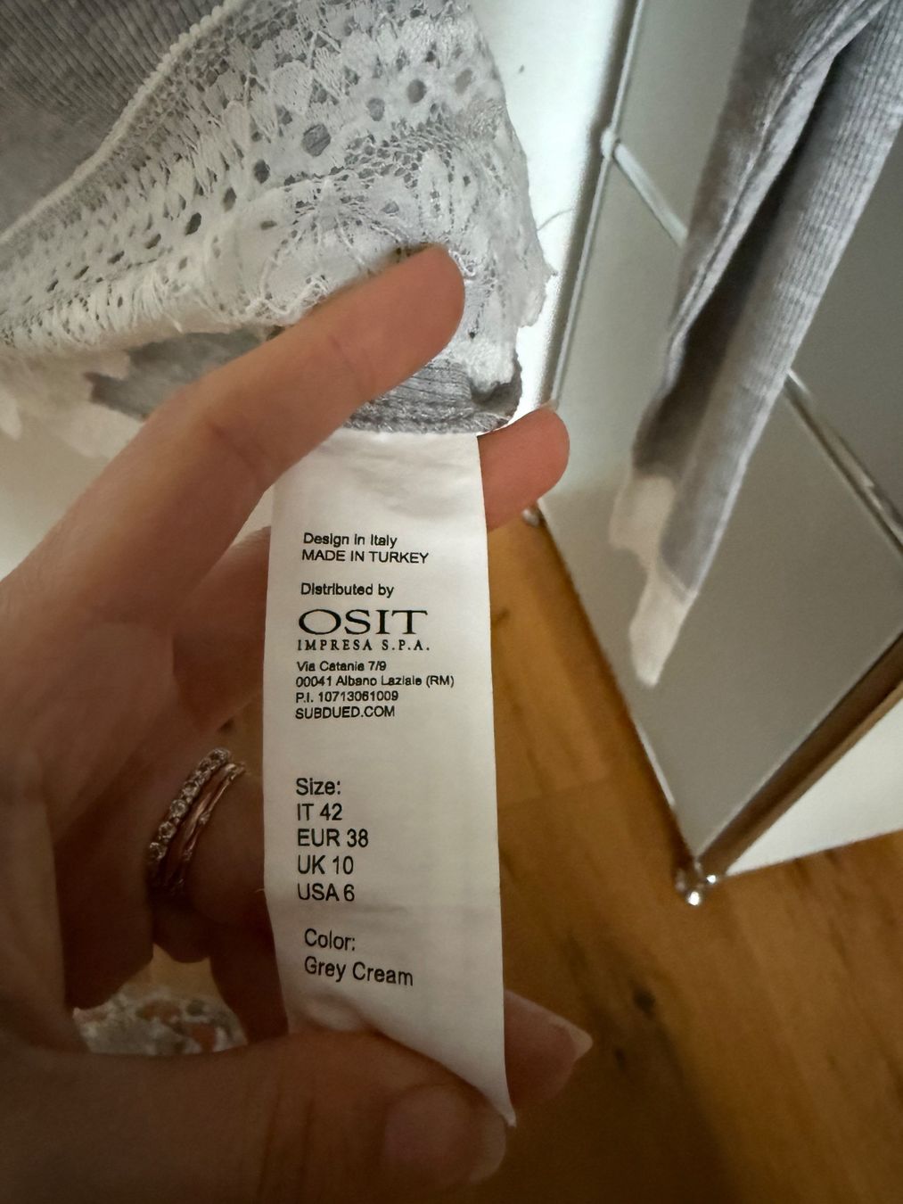 Top: Subdued Top Grau mit Spitze, Grösse M, Neuwertig! – Usato da Ettingen venduto da cla_526w 1