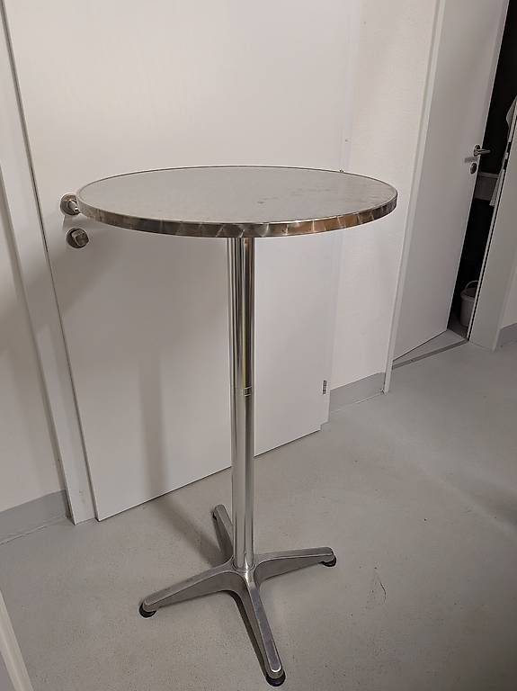 Tische: Bar- / Bistrotisch – Gebraucht aus Schachen LU von frank_the_tank 1