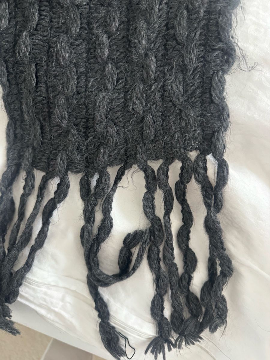 Foulards & écharpes: grauer Strickschal mit Fransen – Neuf (Voir description) à Binz par kratzer01
