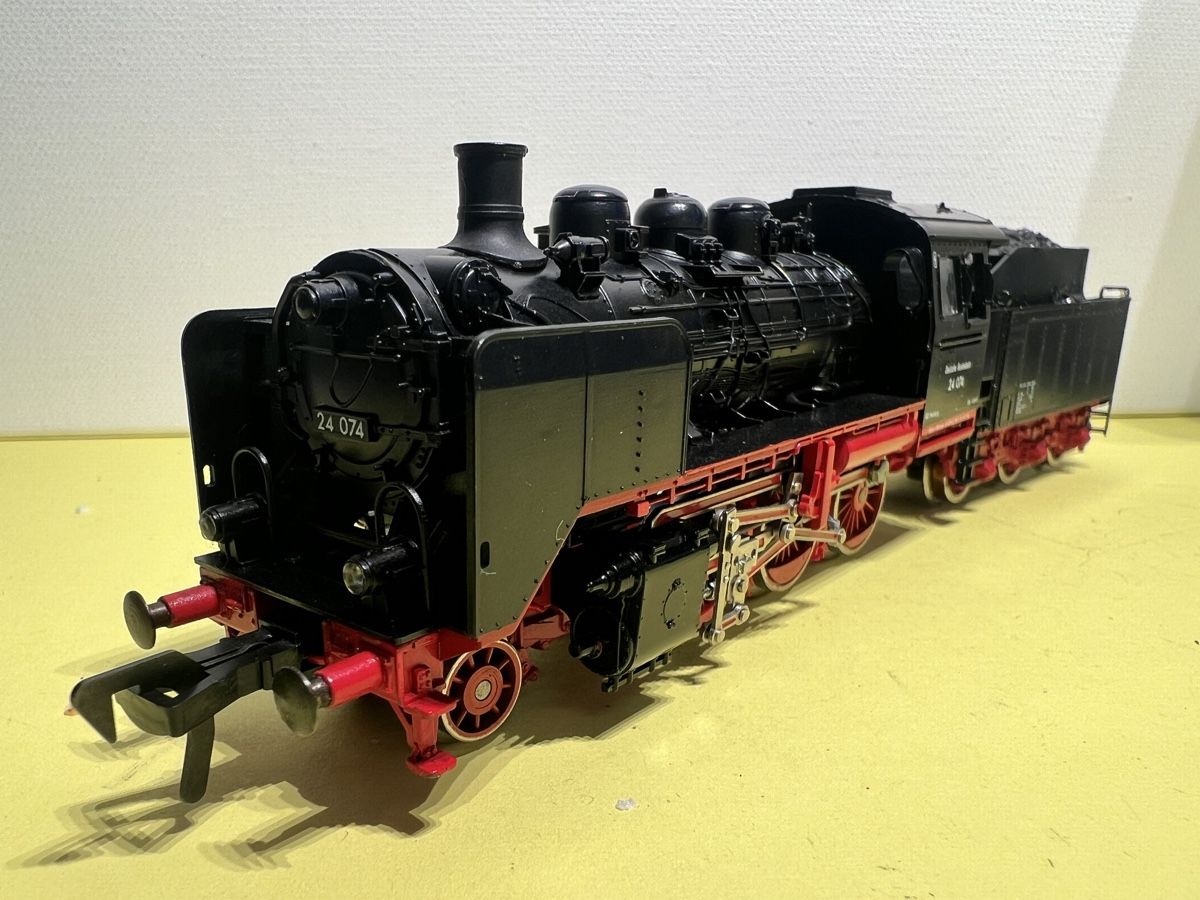 Fleischmann Trains électriques: Fleischmann BR24 Dampflok, 2.Wahl – Défectueux à Weinfelden par Kammerflimmern 2