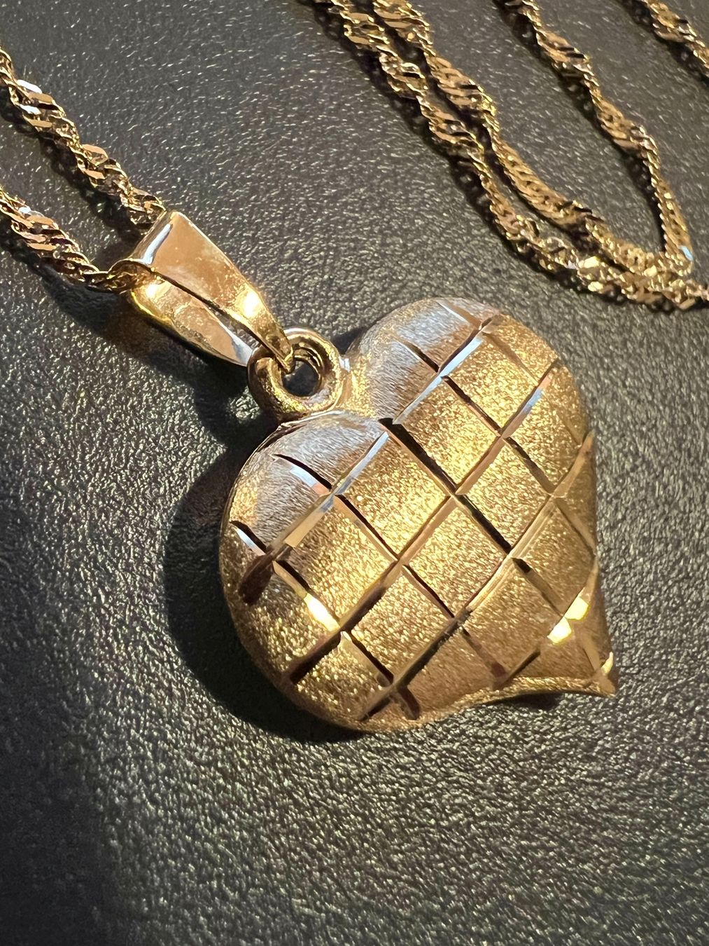 Ketten: Gold-Collier 18K mit Herzanhänger – Gebraucht aus Chur von Penting1935