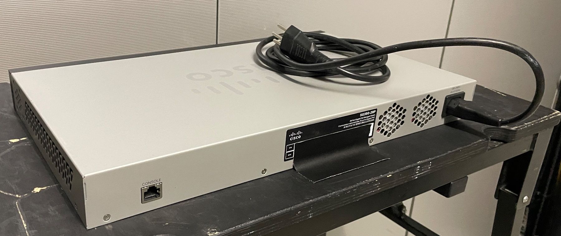 Cisco Hub & Switch: Cisco SG350-28P POE Switch 3/4 – Usato da Brütten venduto da Danisp 3