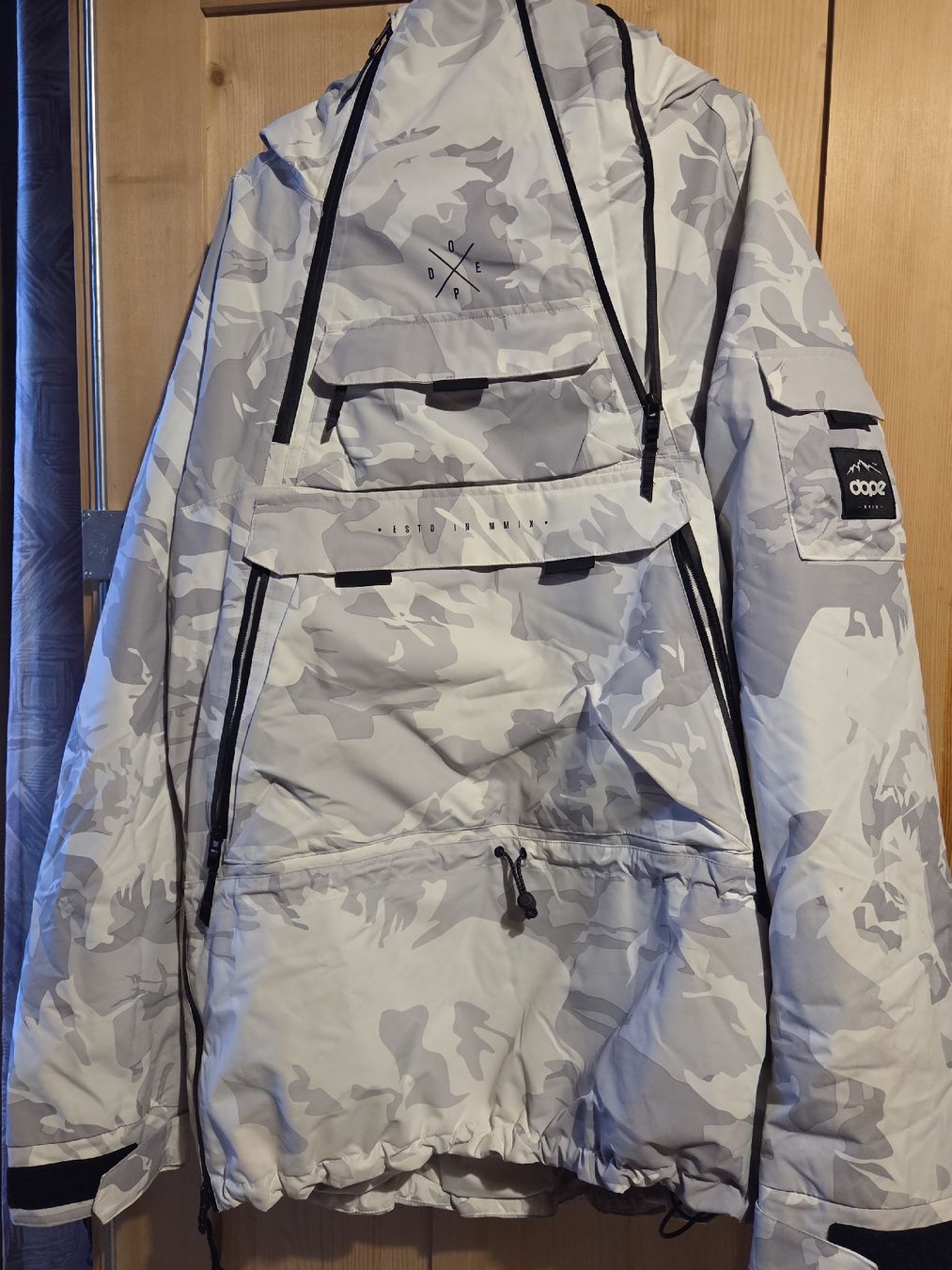 Dope Jacken: dope snowboard L camo – Neu (gemäss Beschreibung) aus Les Mosses von EKKEN