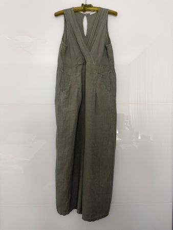 Overallkleid aus 100% Leinen von Assuili in mattgrün