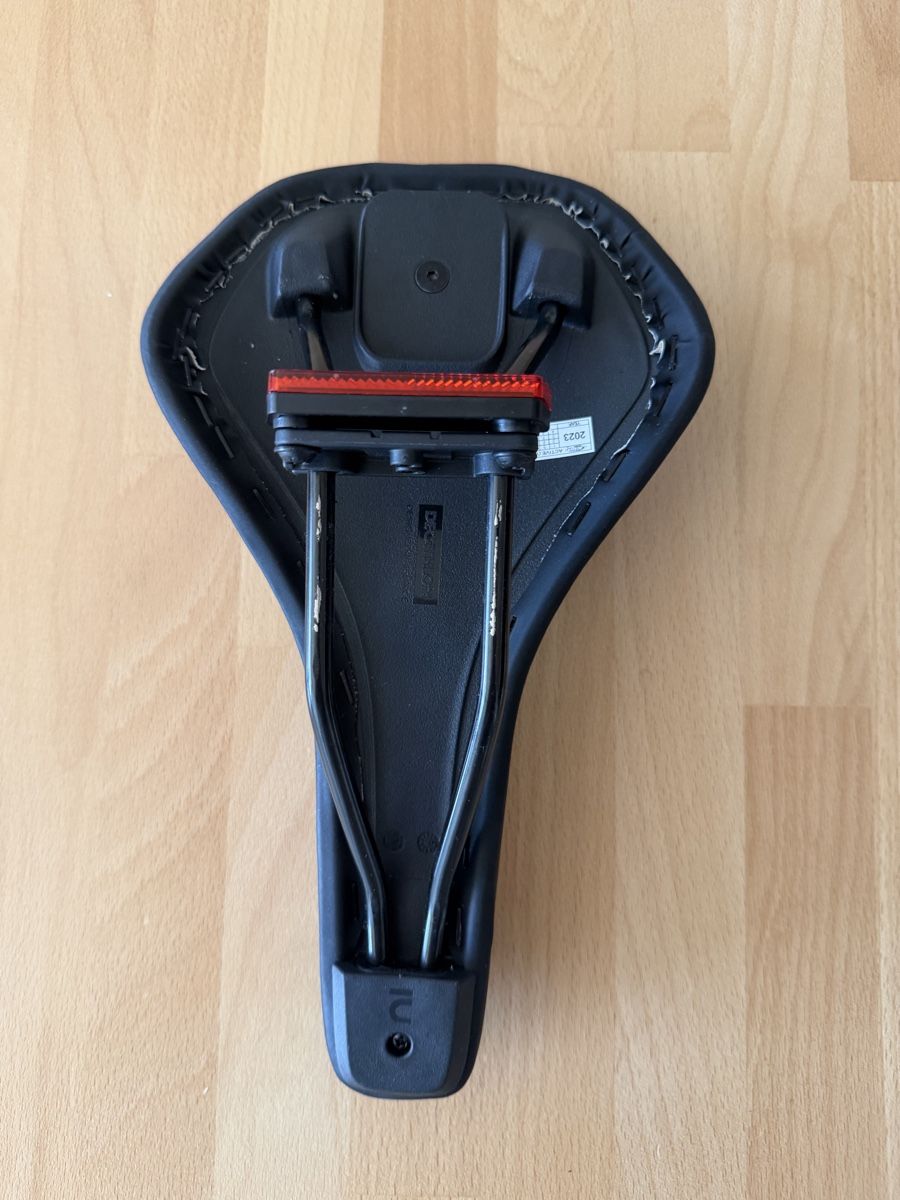 Decathlon Pièces détachées: Selle de vélo noir  – Neuf (Voir description) à Crans VD par choukye 2