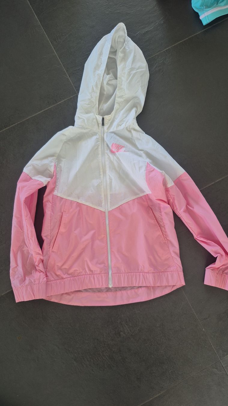 Nike Giacche & Cappotti: Dünne Windjacke von Nike Gr. 134 – Usato da Gossau SG venduto da anfre82