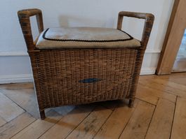 Vintage Rattanhocker Truhe mit Polster