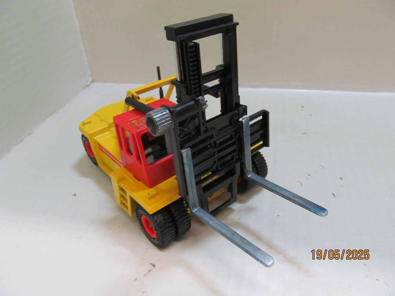 Siku Modellbausätze & Standmodelle: SIKU INDUSTRIE-CONTAINER STAPLER – Gebraucht aus Grueningen von malamut56