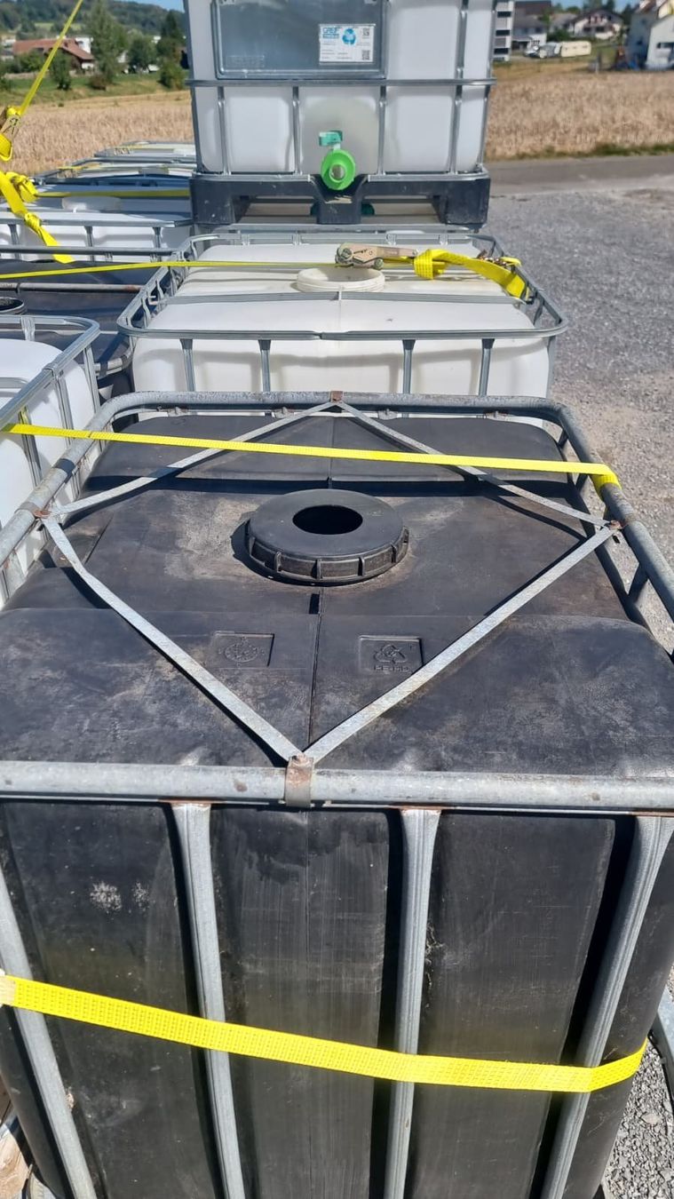 Abreuvoirs & Auges: 2 IBC Wassertank 1000l Wasserbehälter Regenwassertank – D'occasion à Wettingen par ray_boccia