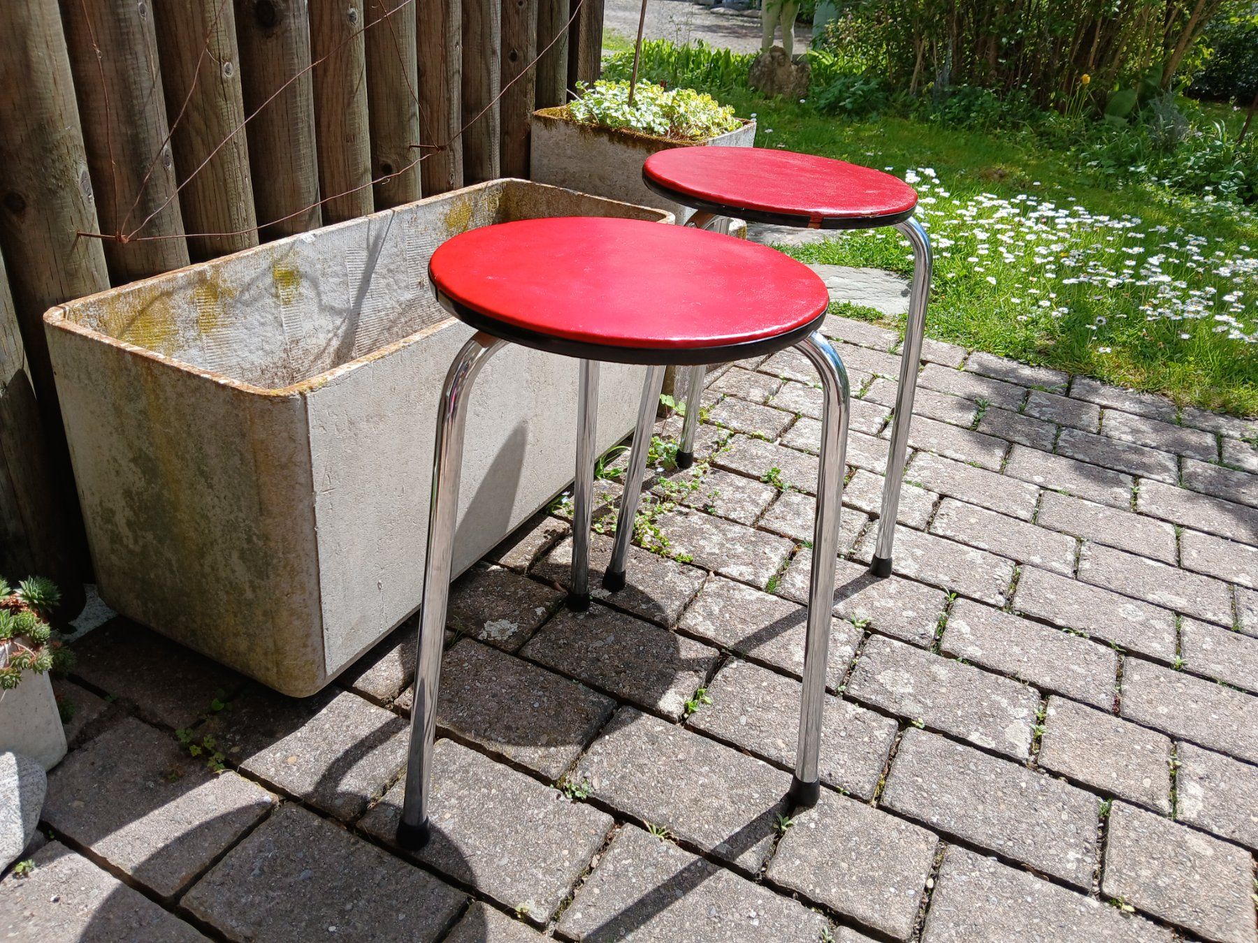 Sgabelli: 1 Paar alte Dreibeinhocker – Usato da Zumikon venduto da Vollvintage 6