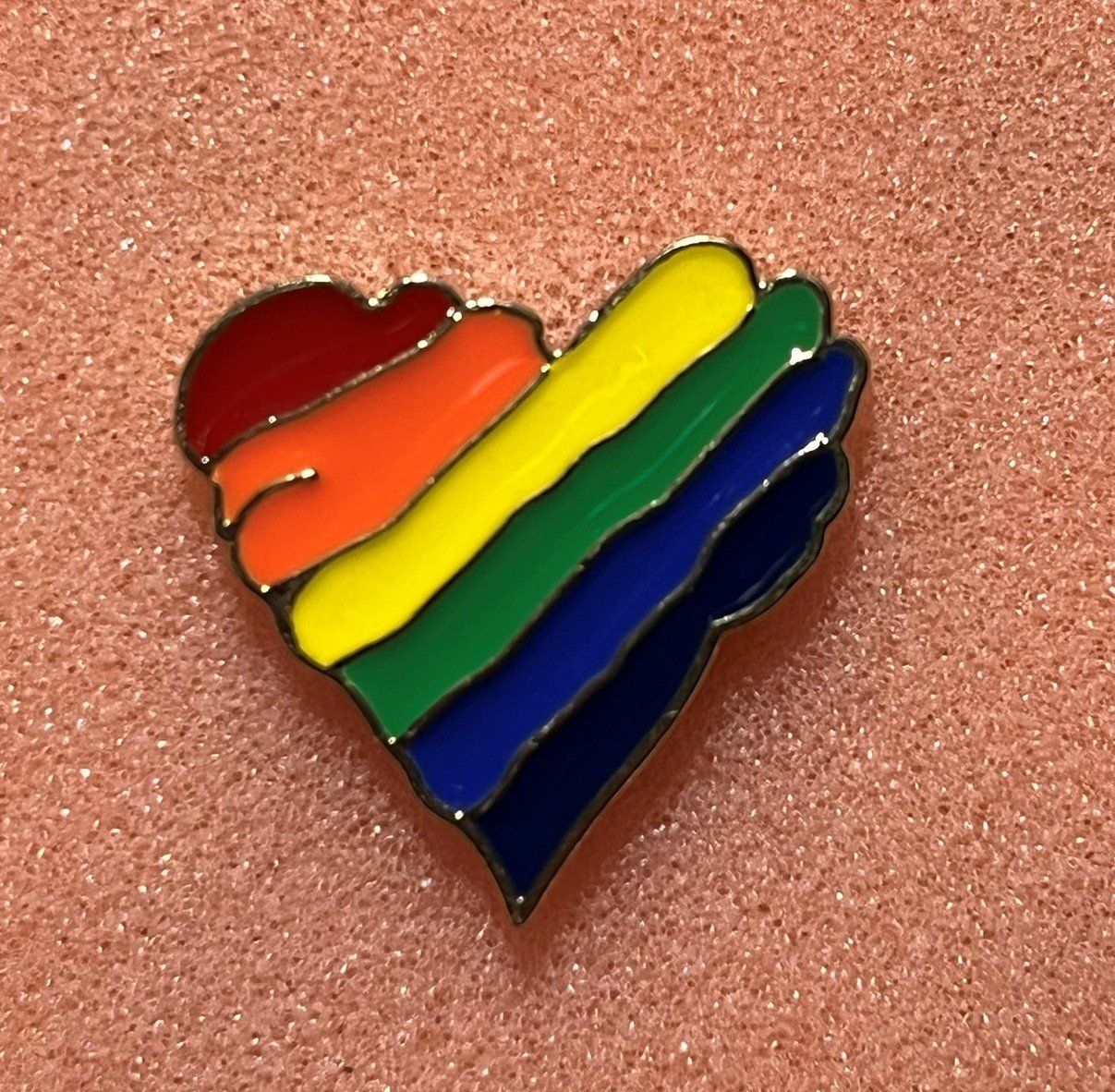 Plaketten & Abzeichen: Pin Regenbogen Herz Anstecker – Neu (gemäss Beschreibung) aus Basel von