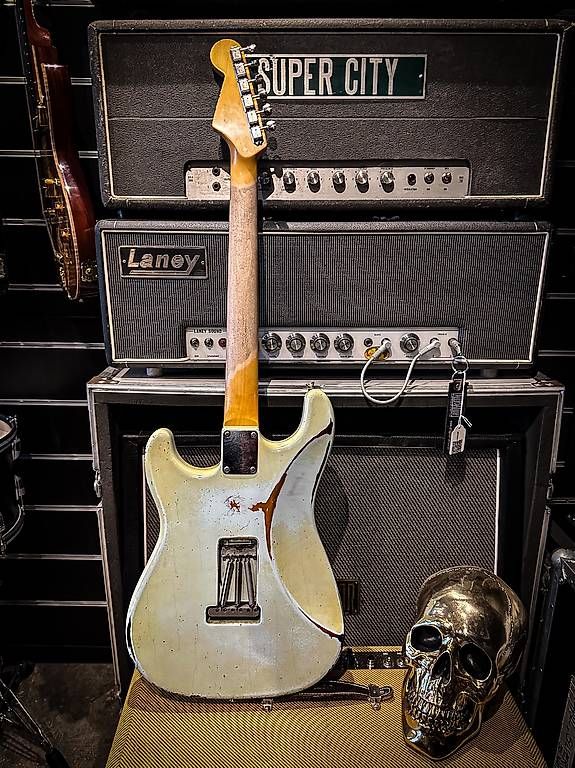 Fender Strumenti musicali: Partcaster stratocaser us parts – Usato da Montreux venduto da Alligator-AMPS 3