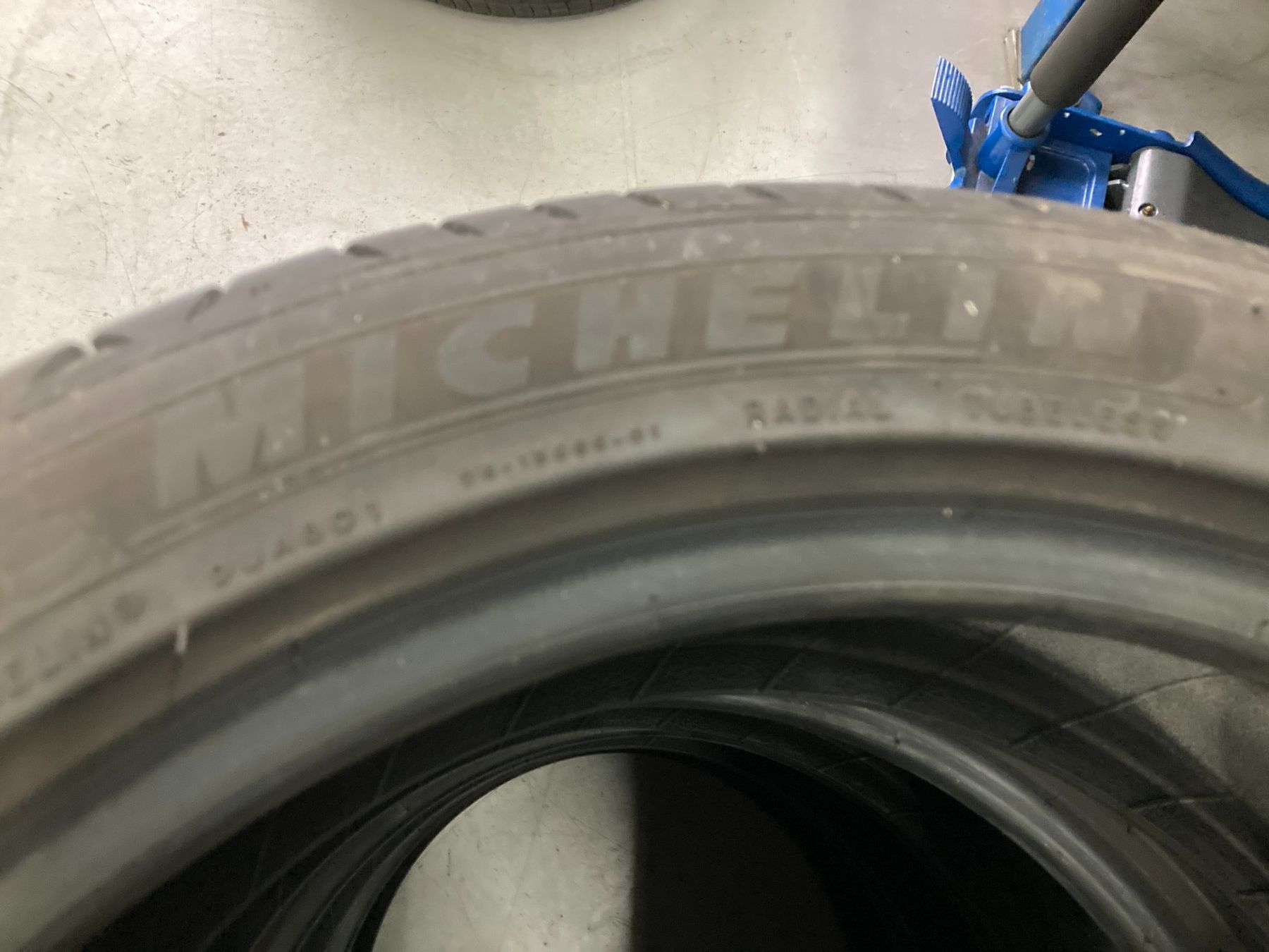 Michelin Pneus & Kompletträder: 225/45R17 Sommerpneu Michelin – Gebraucht aus Cham von WB2223 1
