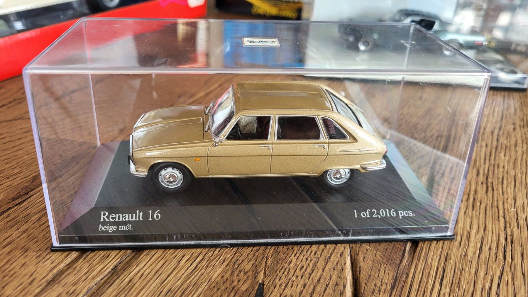 Minichamps Modellini d'auto: Renault 16 mit Hund 1:43 Minichamps – Usato da Rothrist venduto da Juana5 4