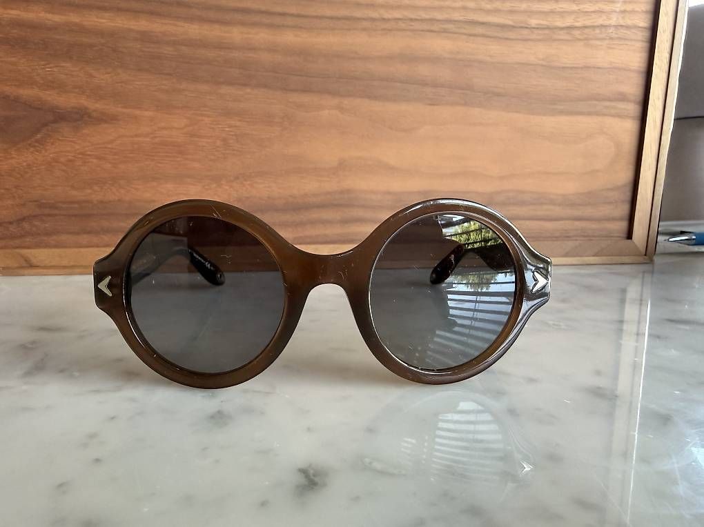 Occhiali & Lenti: Givenchy Sonnenbrille – Usato da Adligenswil venduto da TST04