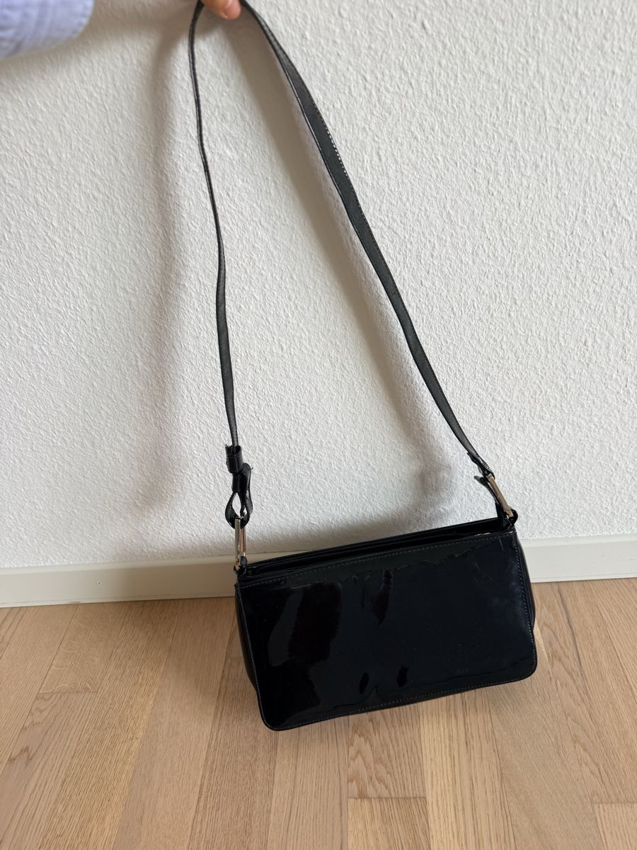 Sacs femmes: Schultertasche schwarz   – D'occasion à Rorschacherberg par pol_2pw7 8