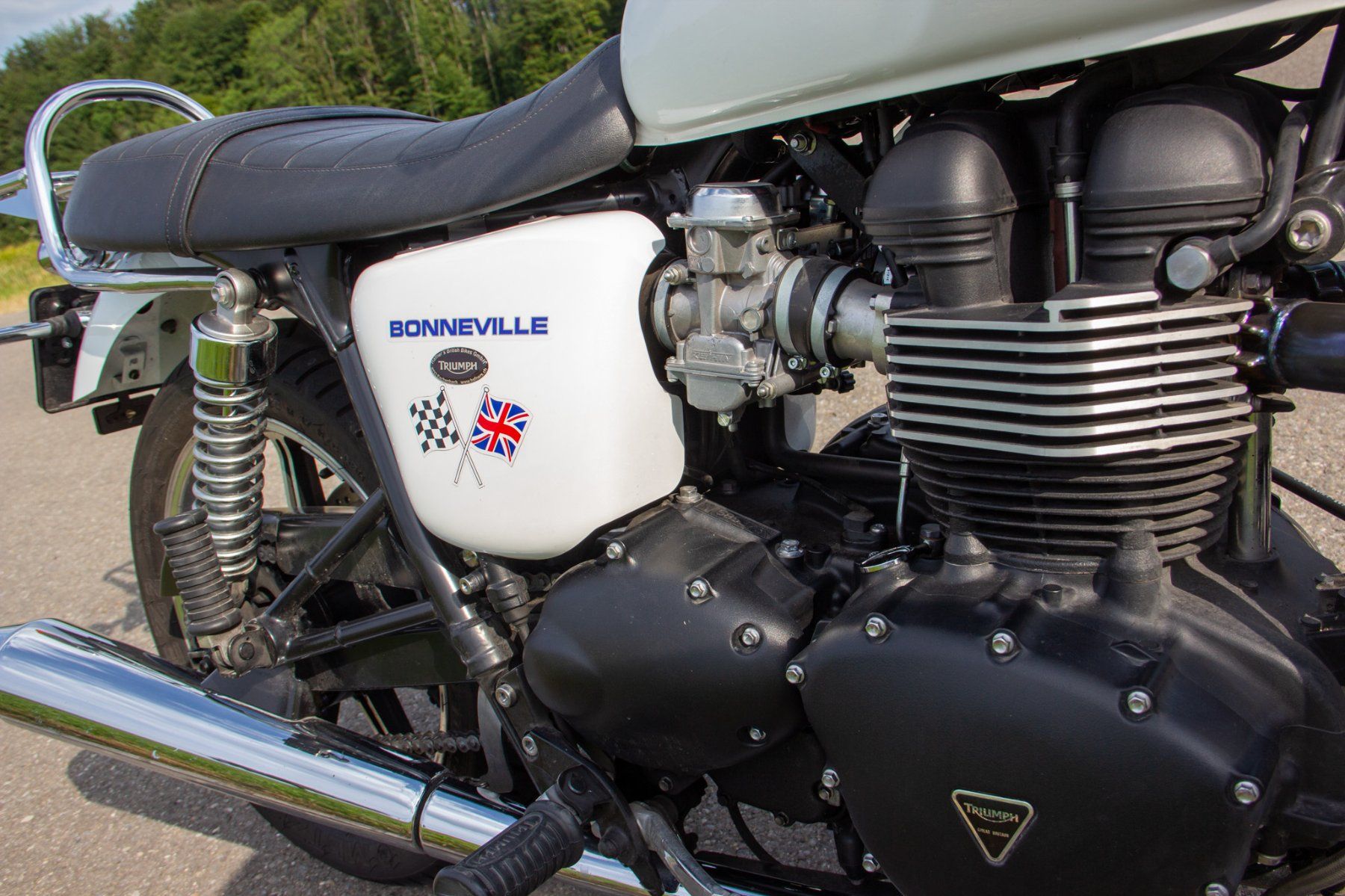 Triumph Strada: Triumph Bonneville weiss – Usato da Zürich venduto da Bear7 4