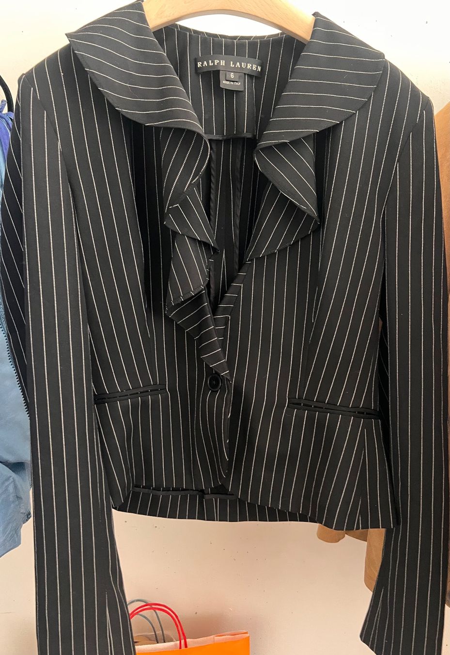 Ralph Lauren Giacche: RALPH LAUREN pinstripe, ruffled & elegant blazer – Nuovo (secondo la descrizione) da Lausanne venduto da NYC67 1
