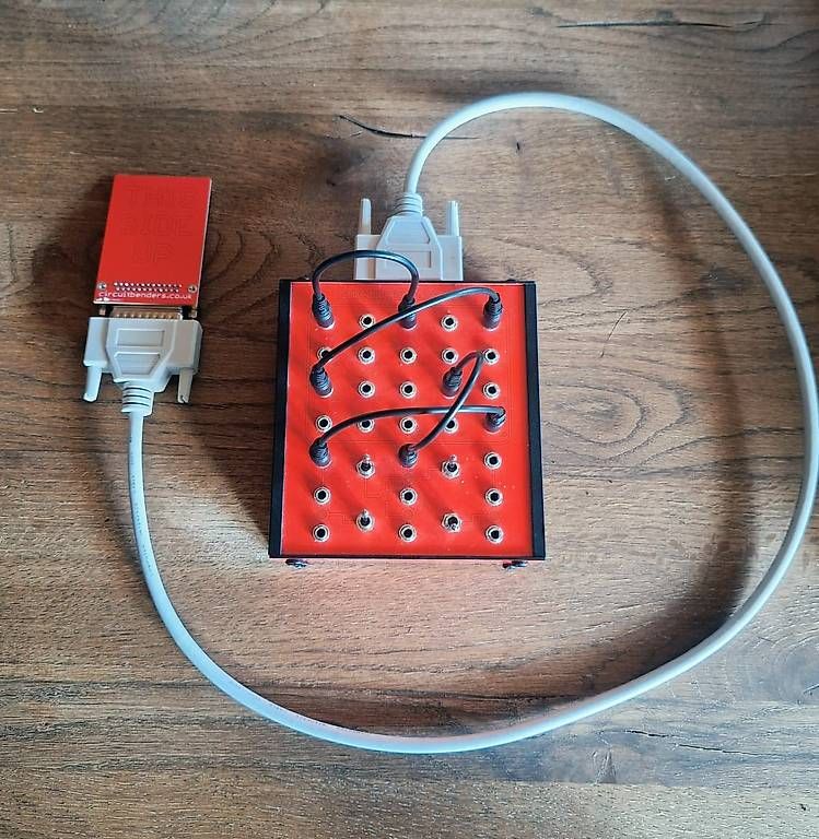Strumenti musicali: Roland R-8 Drum Machine + Circuitbending Module – Usato da Delémont venduto da PeragineC 3